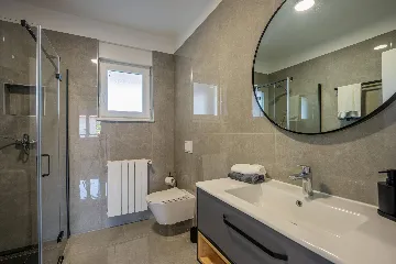 Two-Bedroom Apartment for 5 Guests in Pula