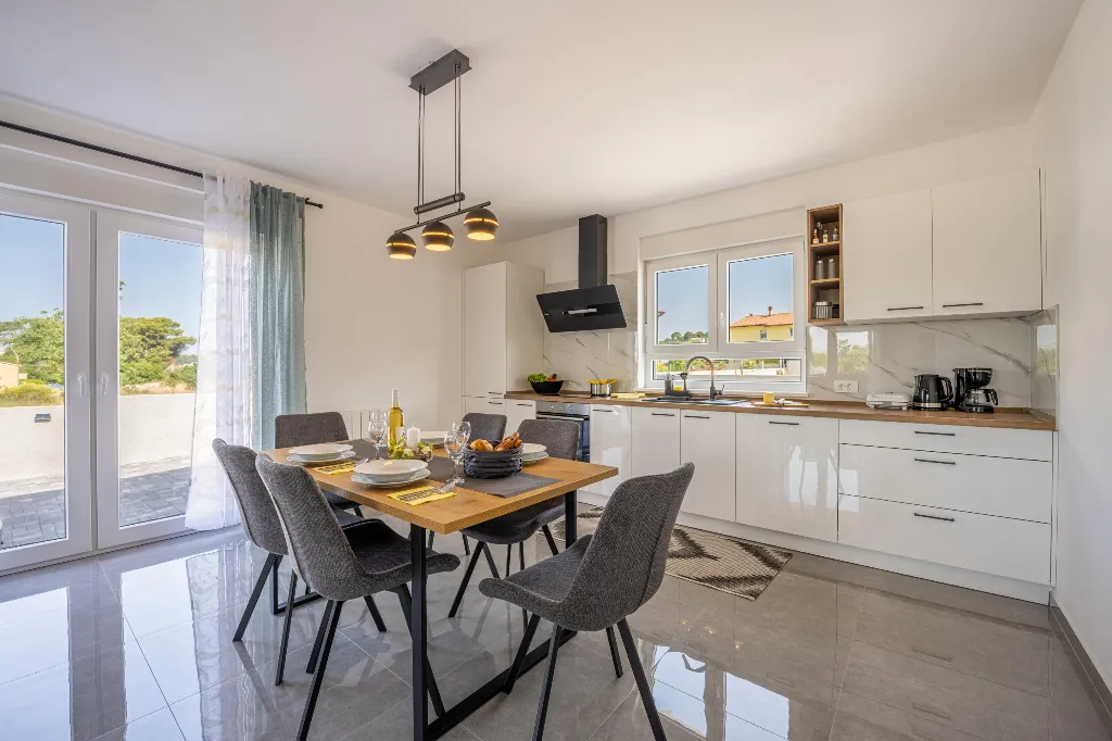 Two-Bedroom Apartment for 5 Guests in Pula
