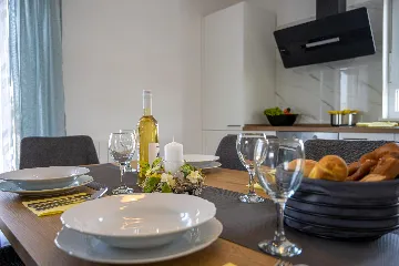 Two-Bedroom Apartment for 5 Guests in Pula