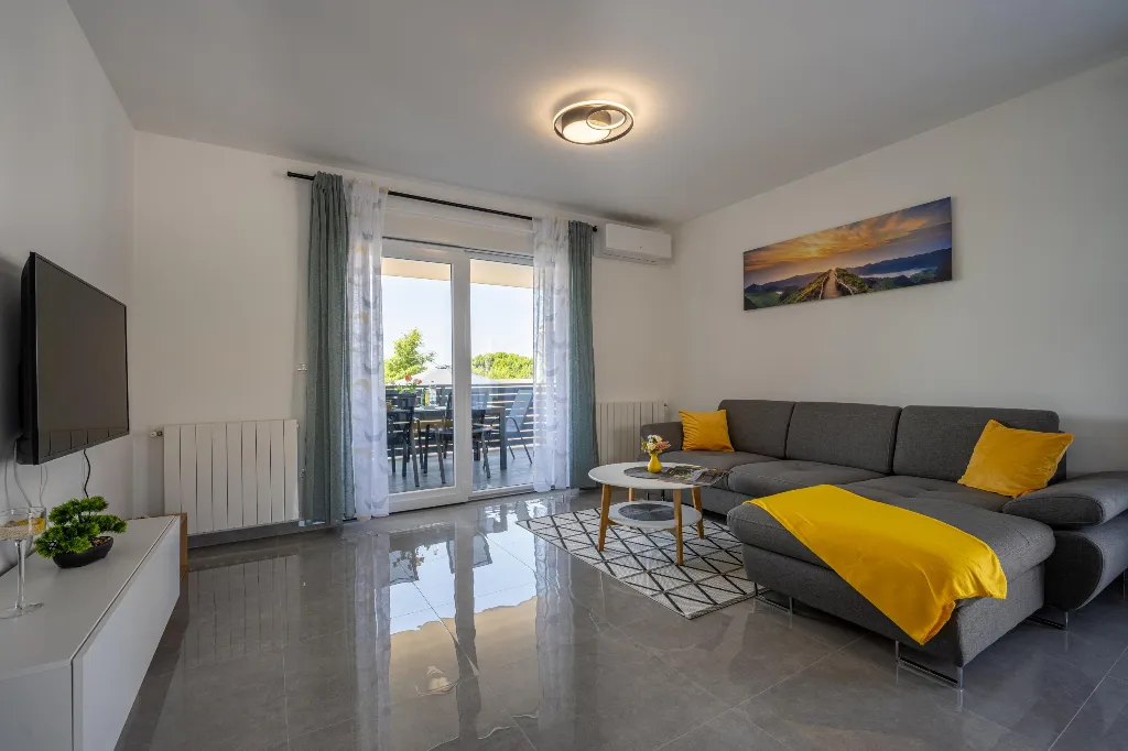 Two-Bedroom Apartment for 5 Guests in Pula