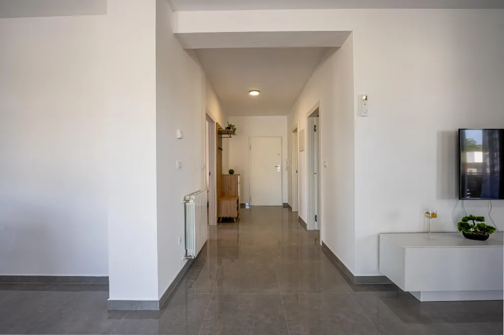 Two-Bedroom Apartment for 5 Guests in Pula