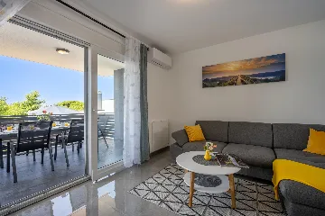 Two-Bedroom Apartment for 5 Guests in Pula