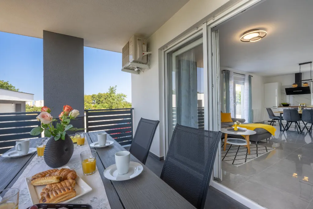 Two-Bedroom Apartment for 5 Guests in Pula