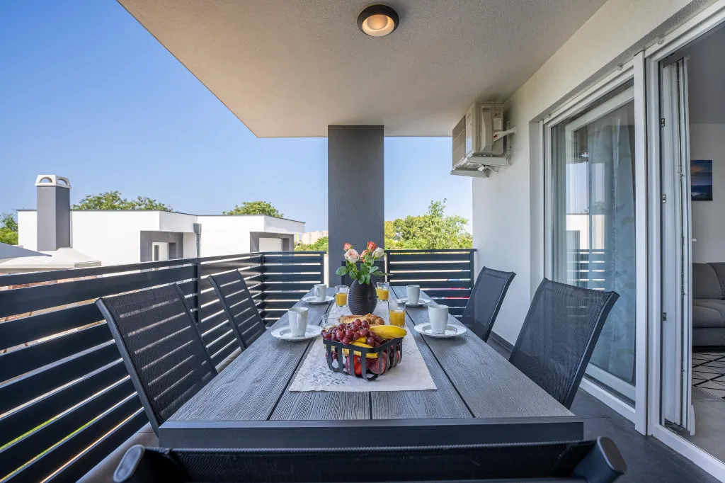 Two-Bedroom Apartment for 5 Guests in Pula