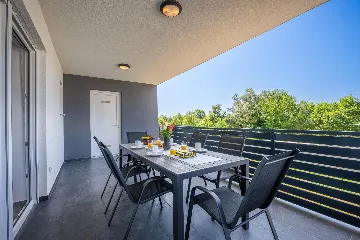 Two-Bedroom Apartment for 5 Guests in Pula