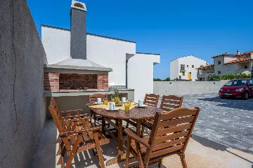 Two-Bedroom Apartment for 5 Guests in Pula