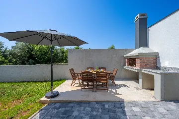 Two-Bedroom Apartment for 5 Guests in Pula