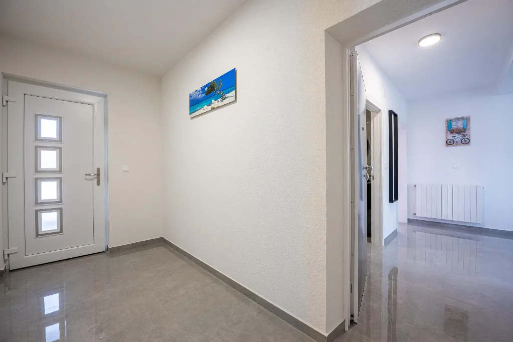 Two-Bedroom Apartment for 5 Guests in Pula