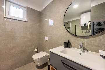 Two-Bedroom Apartment for 5 Guests in Pula