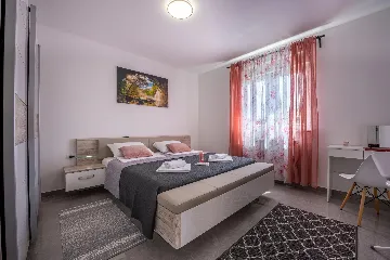 Two-Bedroom Apartment for 5 Guests in Pula