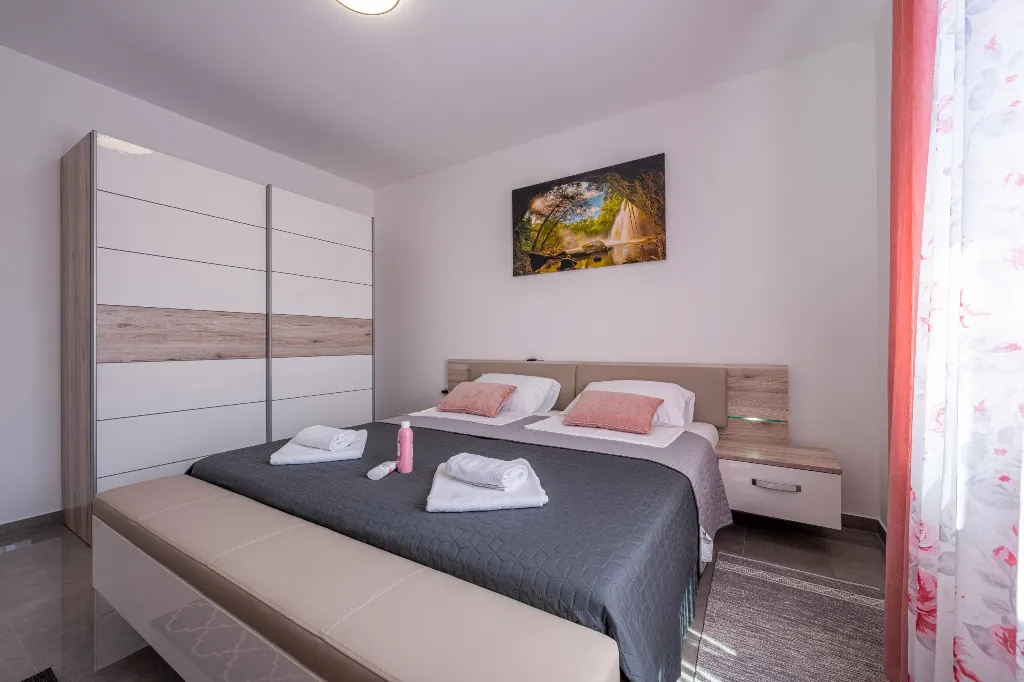 Two-Bedroom Apartment for 5 Guests in Pula