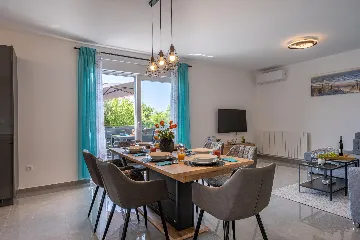 Two-Bedroom Apartment for 5 Guests in Pula