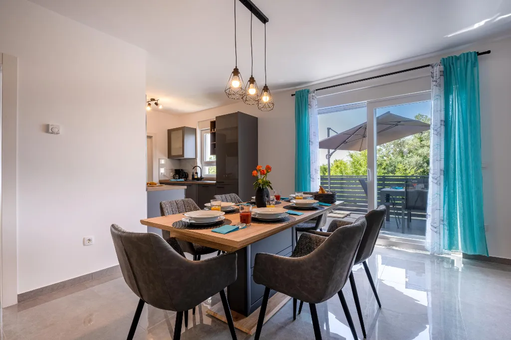Two-Bedroom Apartment for 5 Guests in Pula