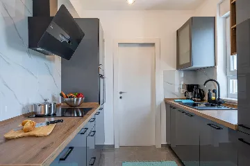 Two-Bedroom Apartment for 5 Guests in Pula