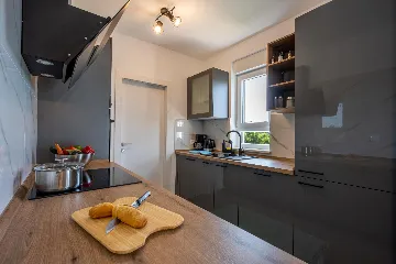 Two-Bedroom Apartment for 5 Guests in Pula