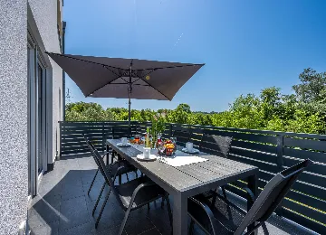 Two-Bedroom Apartment for 5 Guests in Pula