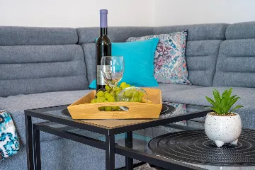 Two-Bedroom Apartment for 5 Guests in Pula