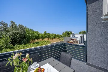 Two-Bedroom Apartment for 5 Guests in Pula