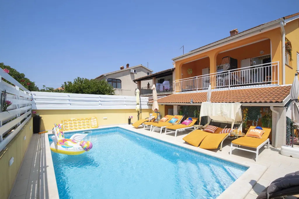 Banjole Villa with Private Pool and 10 Guests