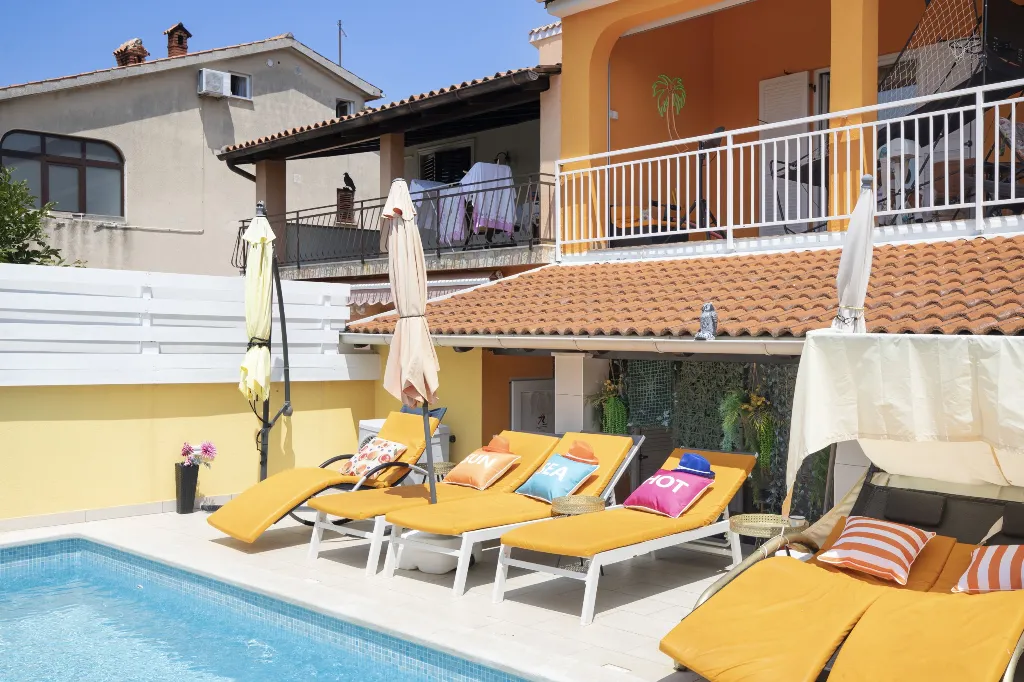 Banjole Villa with Private Pool and 10 Guests