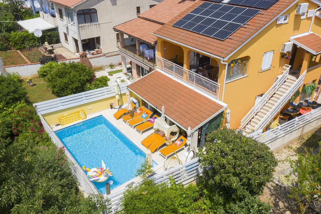 Banjole Villa with Private Pool and 10 Guests