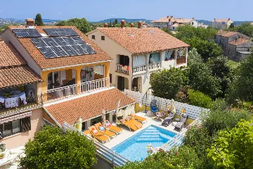 Banjole Villa with Private Pool and 10 Guests