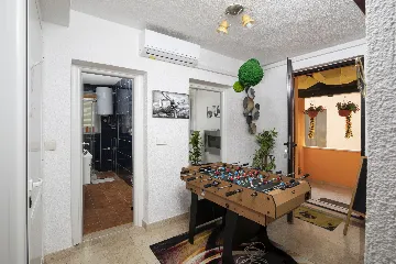 Banjole Villa with Private Pool and 10 Guests