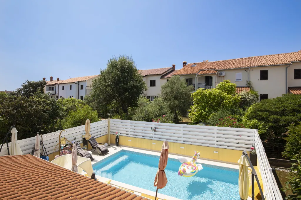 Banjole Villa with Private Pool and 10 Guests