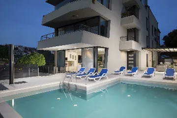 Pula Apartment for 8 Guests with Terrace Pool
