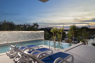 Pula Apartment for 8 Guests with Terrace Pool