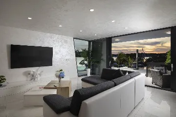 Pula Apartment for 8 Guests with Terrace Pool