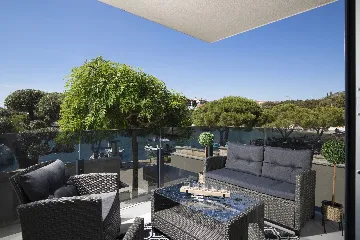 Pula Apartment for 8 Guests with Terrace Pool