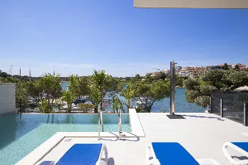 Pula Apartment for 8 Guests with Terrace Pool