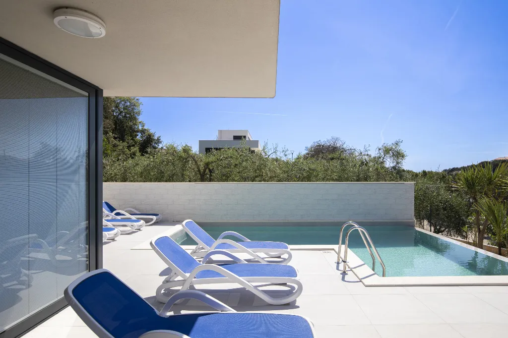Pula Apartment for 8 Guests with Terrace Pool