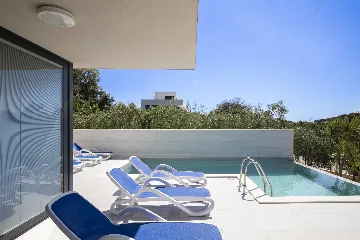 Pula Apartment for 8 Guests with Terrace Pool