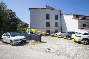 Pula Apartment for 8 Guests with Terrace Pool