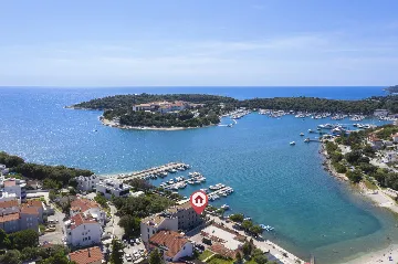 Pula Apartment for 8 Guests with Terrace Pool