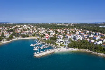 Pula Apartment for 8 Guests with Terrace Pool