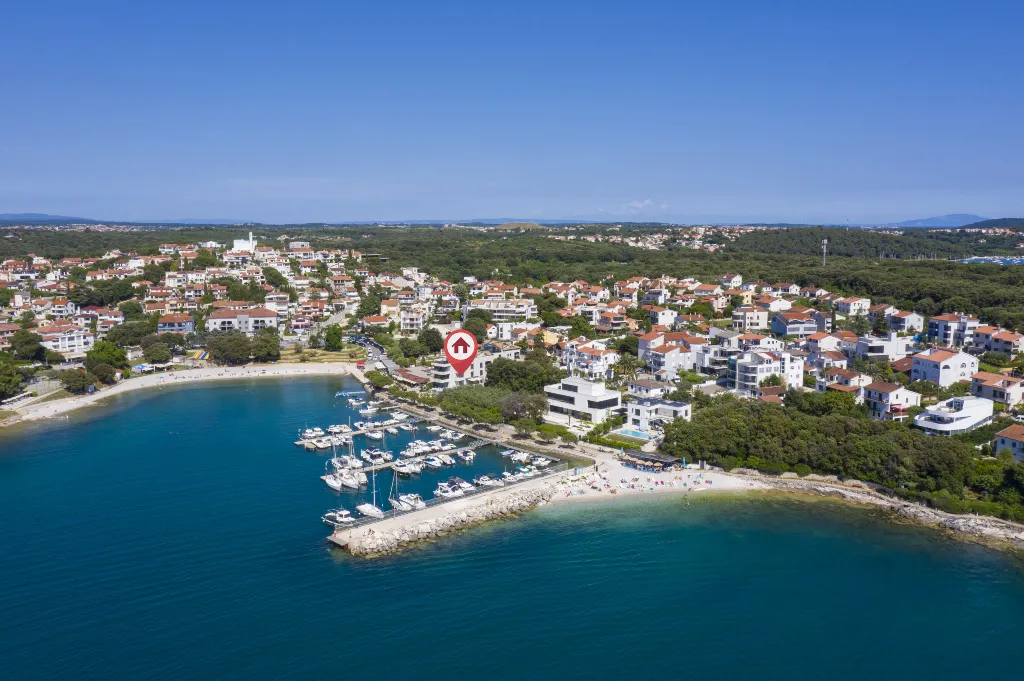 Pula Apartment for 8 Guests with Terrace Pool
