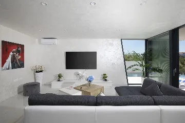 Pula Apartment for 8 Guests with Terrace Pool