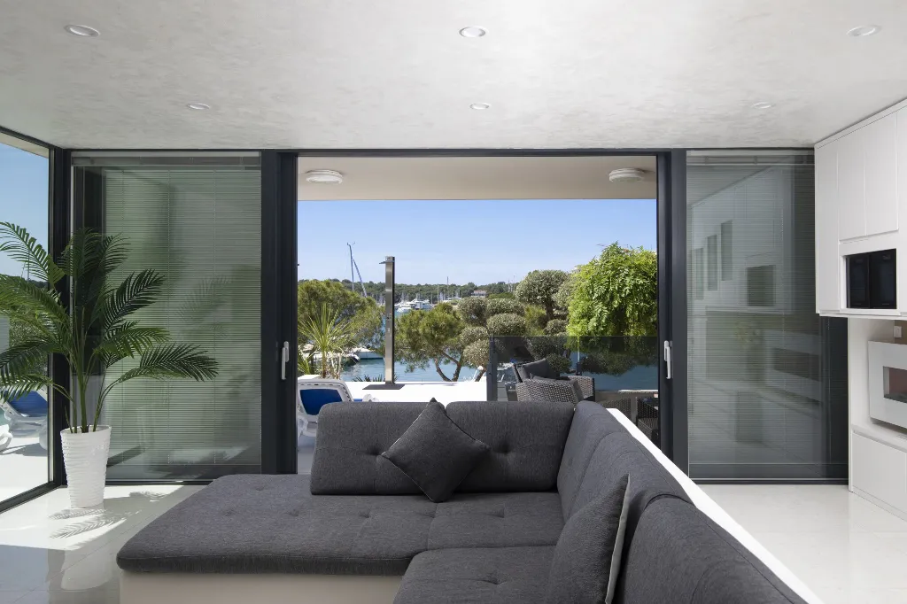 Pula Apartment for 8 Guests with Terrace Pool