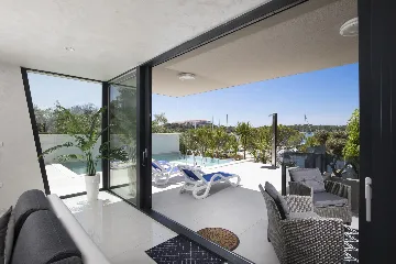 Pula Apartment for 8 Guests with Terrace Pool