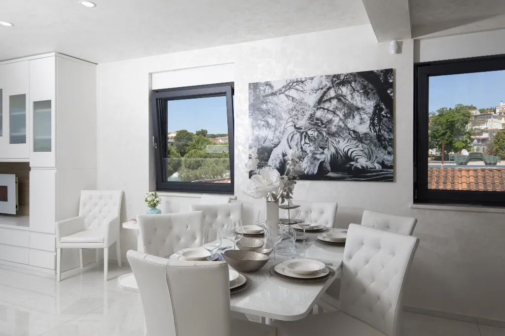 Pula Apartment for 8 Guests with Terrace Pool