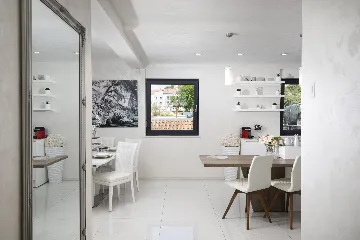 Pula Apartment for 8 Guests with Terrace Pool