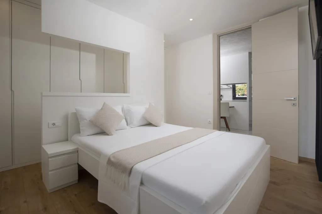 Pula Apartment for 8 Guests with Terrace Pool