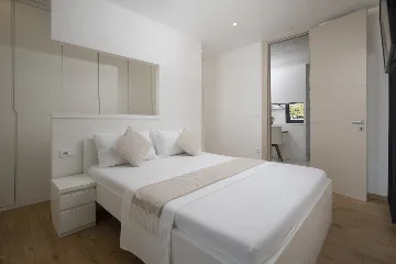 Pula Apartment for 8 Guests with Terrace Pool