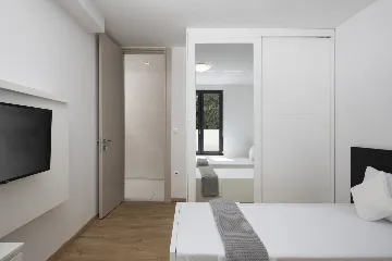 Pula Apartment for 8 Guests with Terrace Pool