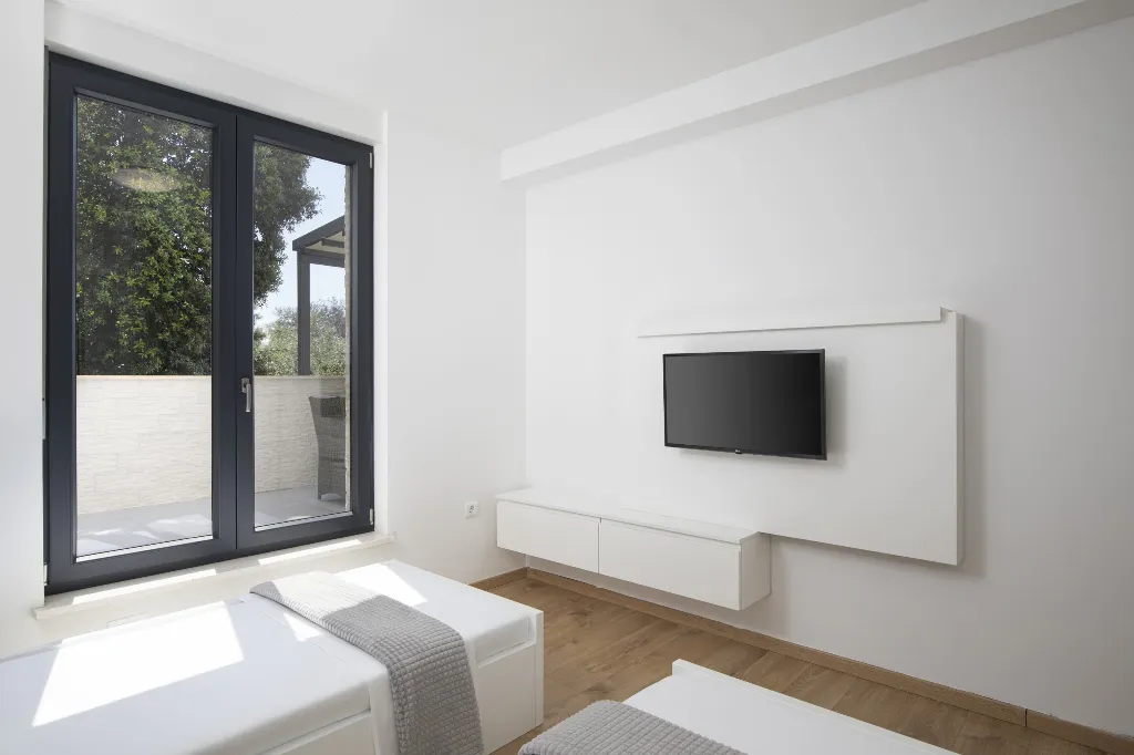 Pula Apartment for 8 Guests with Terrace Pool