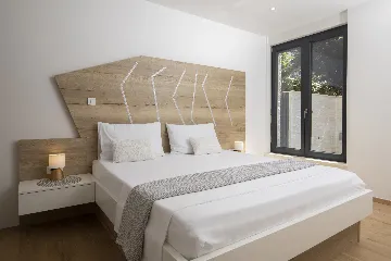 Pula Apartment for 8 Guests with Terrace Pool