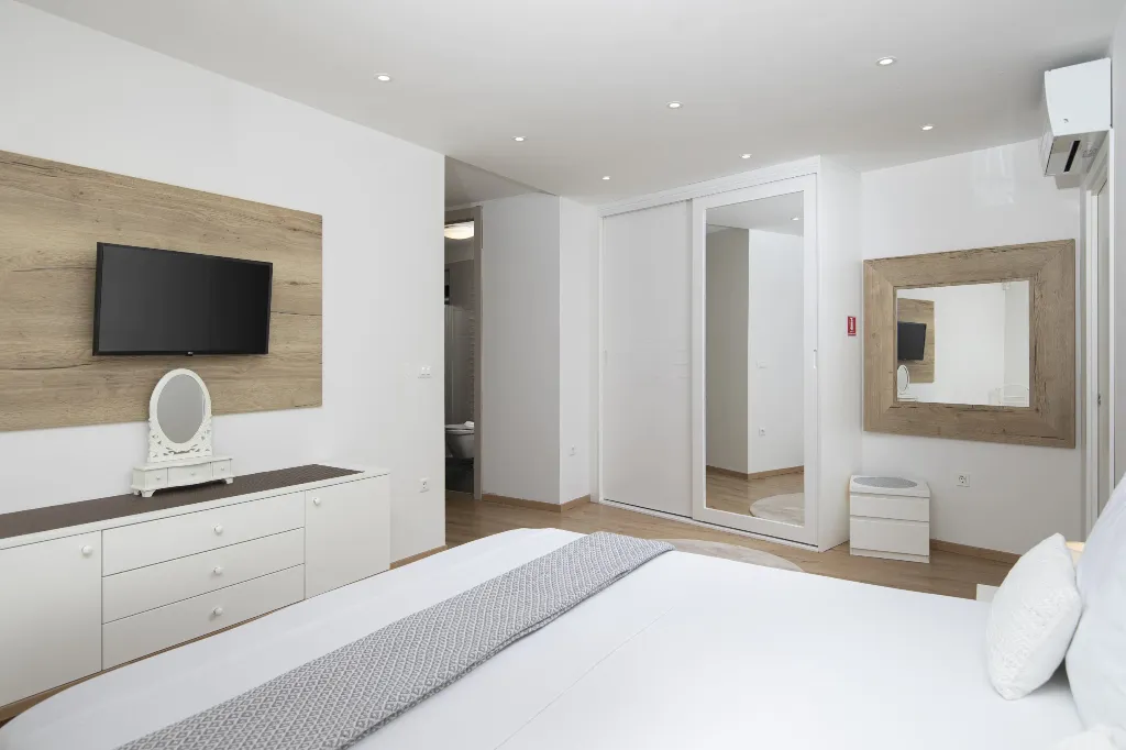 Pula Apartment for 8 Guests with Terrace Pool